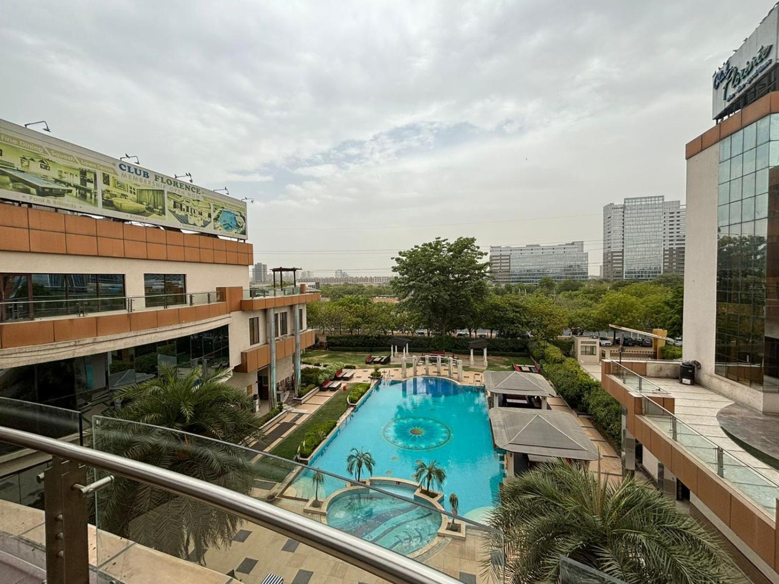 Club Florence Gurgaon Exteriör bild
