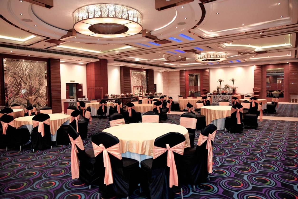 Club Florence Gurgaon Exteriör bild