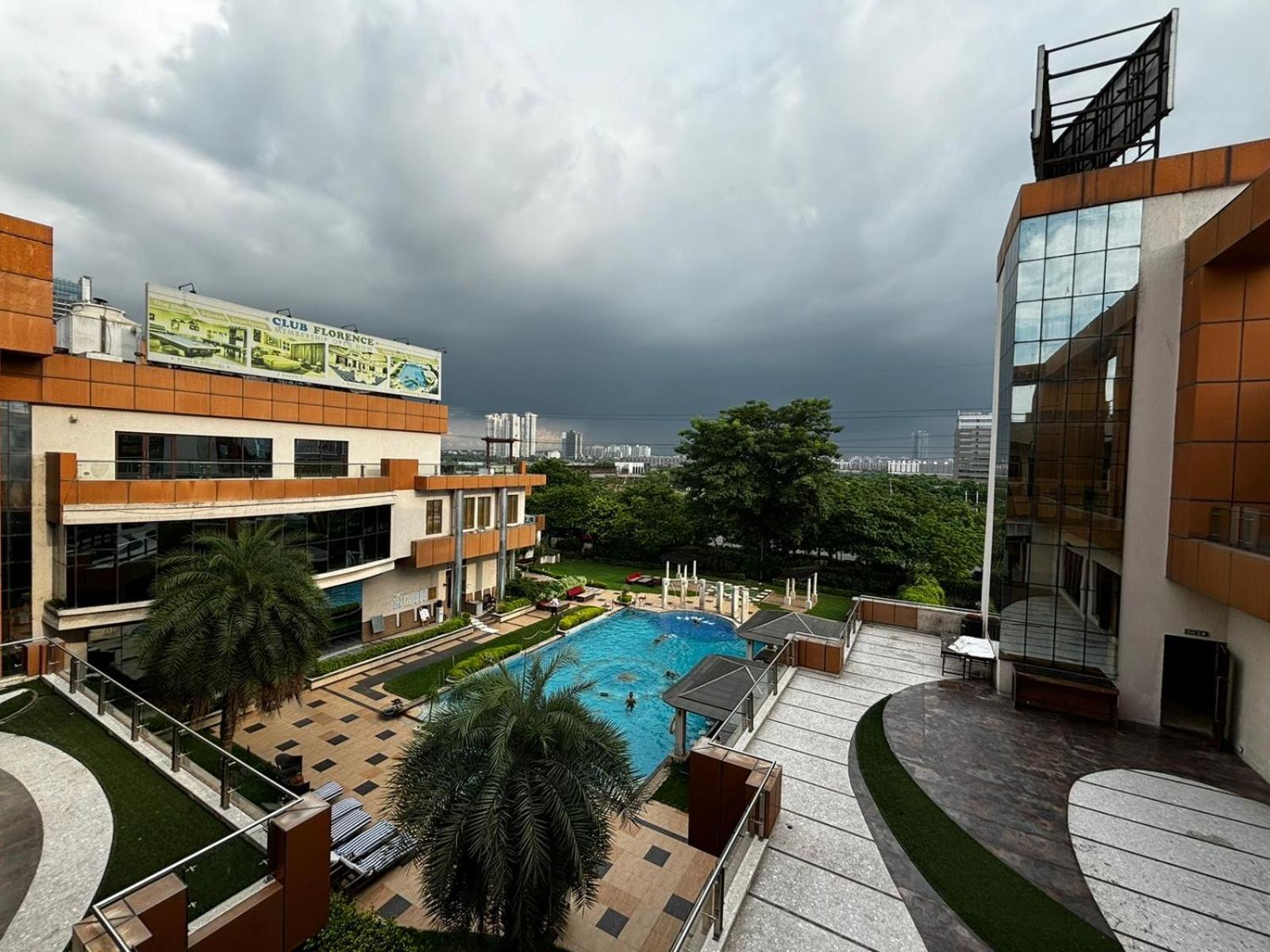 Club Florence Gurgaon Exteriör bild