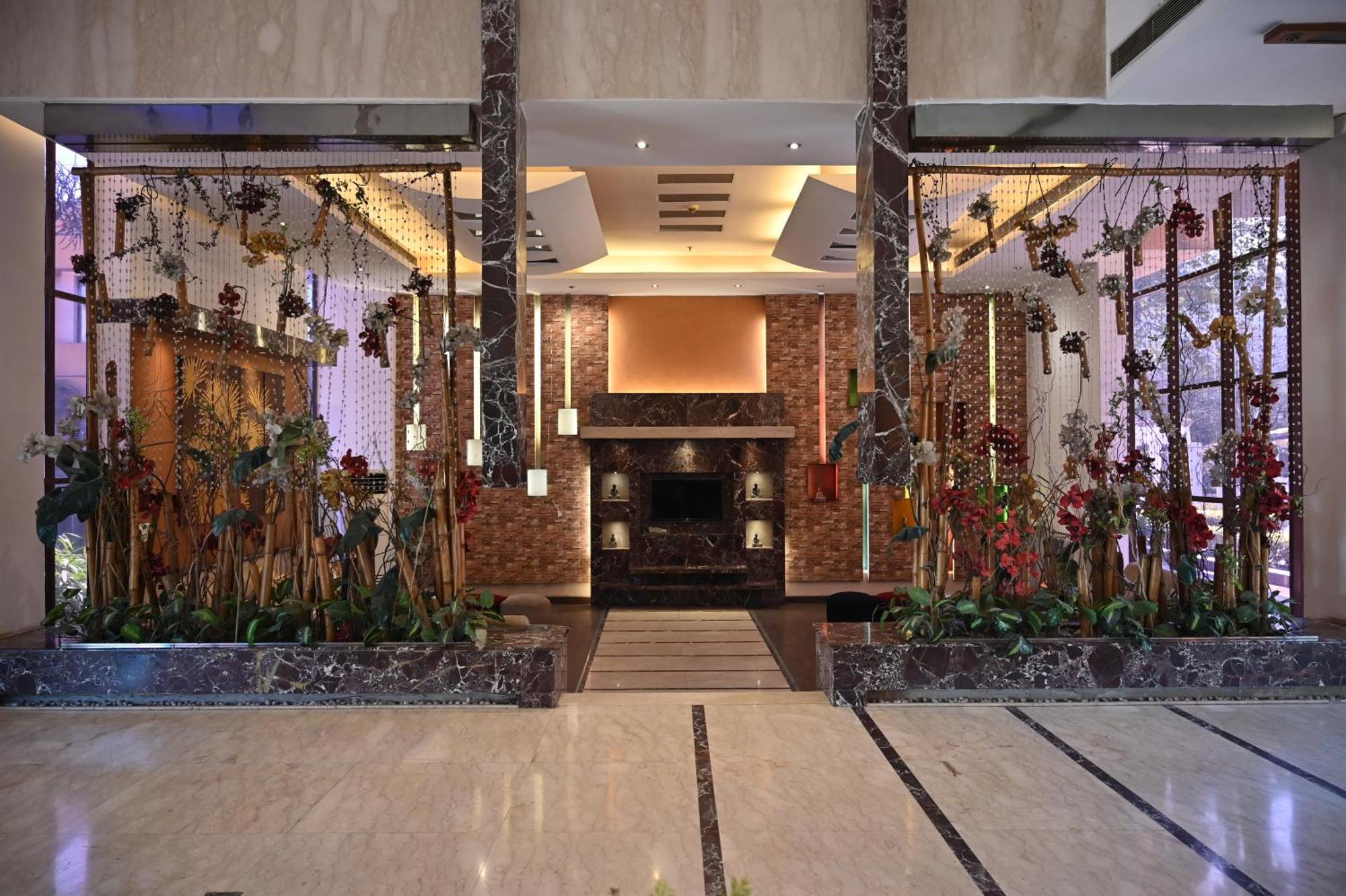 Club Florence Gurgaon Exteriör bild